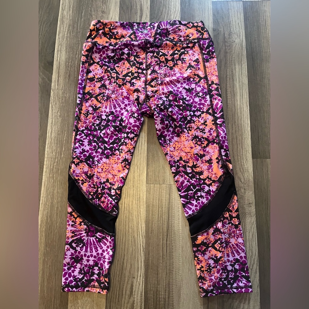 GAIAM Abstract Capri Yoga Leggings SZ Medium